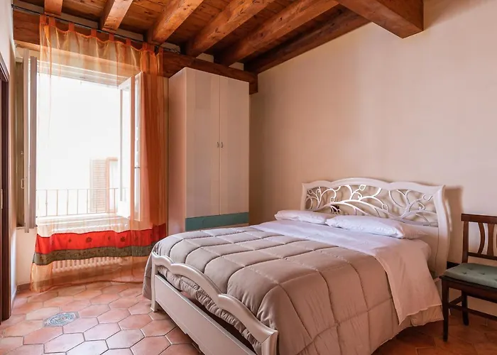 招待所 Camera Top 3*